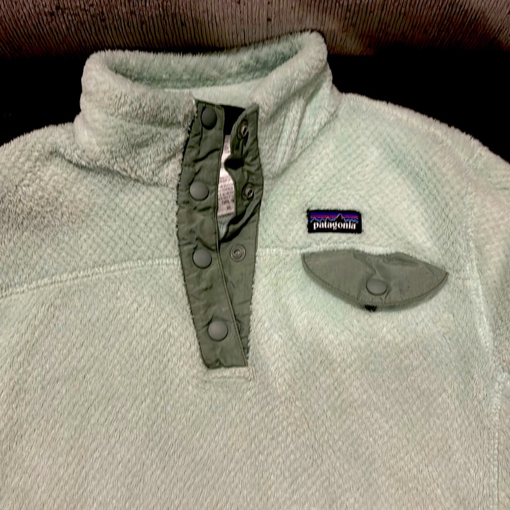 Patagonia light green girls xl pullover